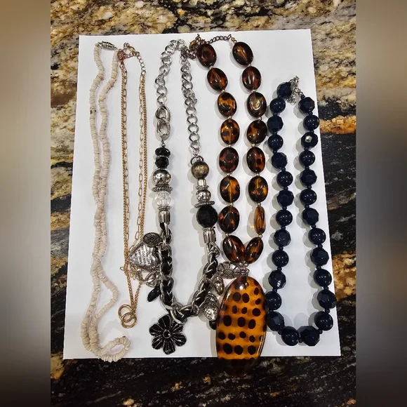 Wearable Mixed Jewelry LOT 3Lbs - Picture 6 of 7